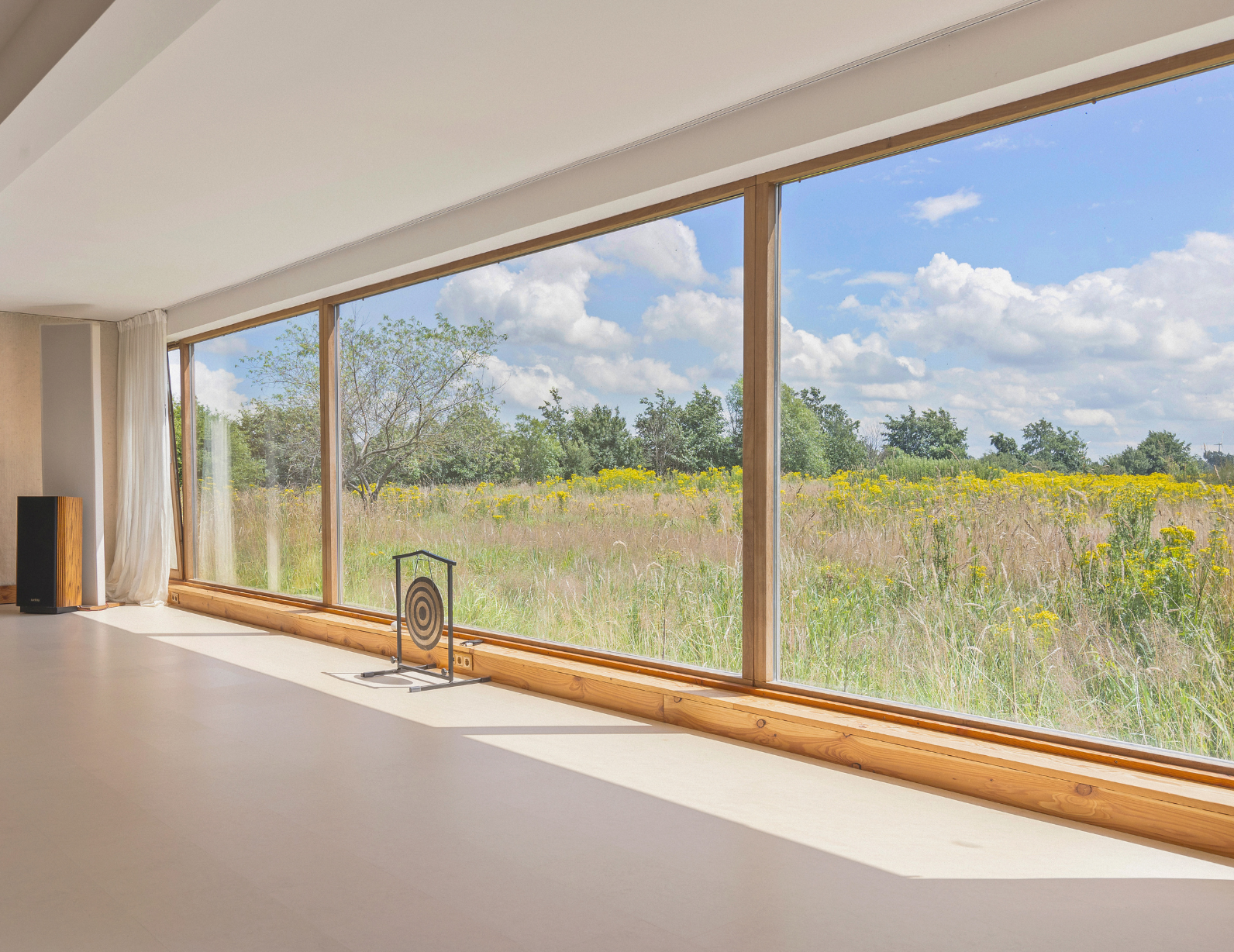 House with 3 windows